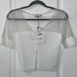 Zara Women’s top- button don’t open
